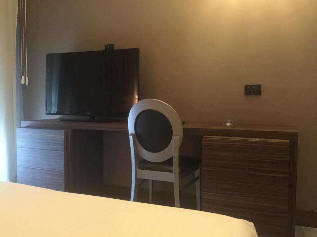 Waldorf Suite Hotel Ріміні Екстер'єр фото